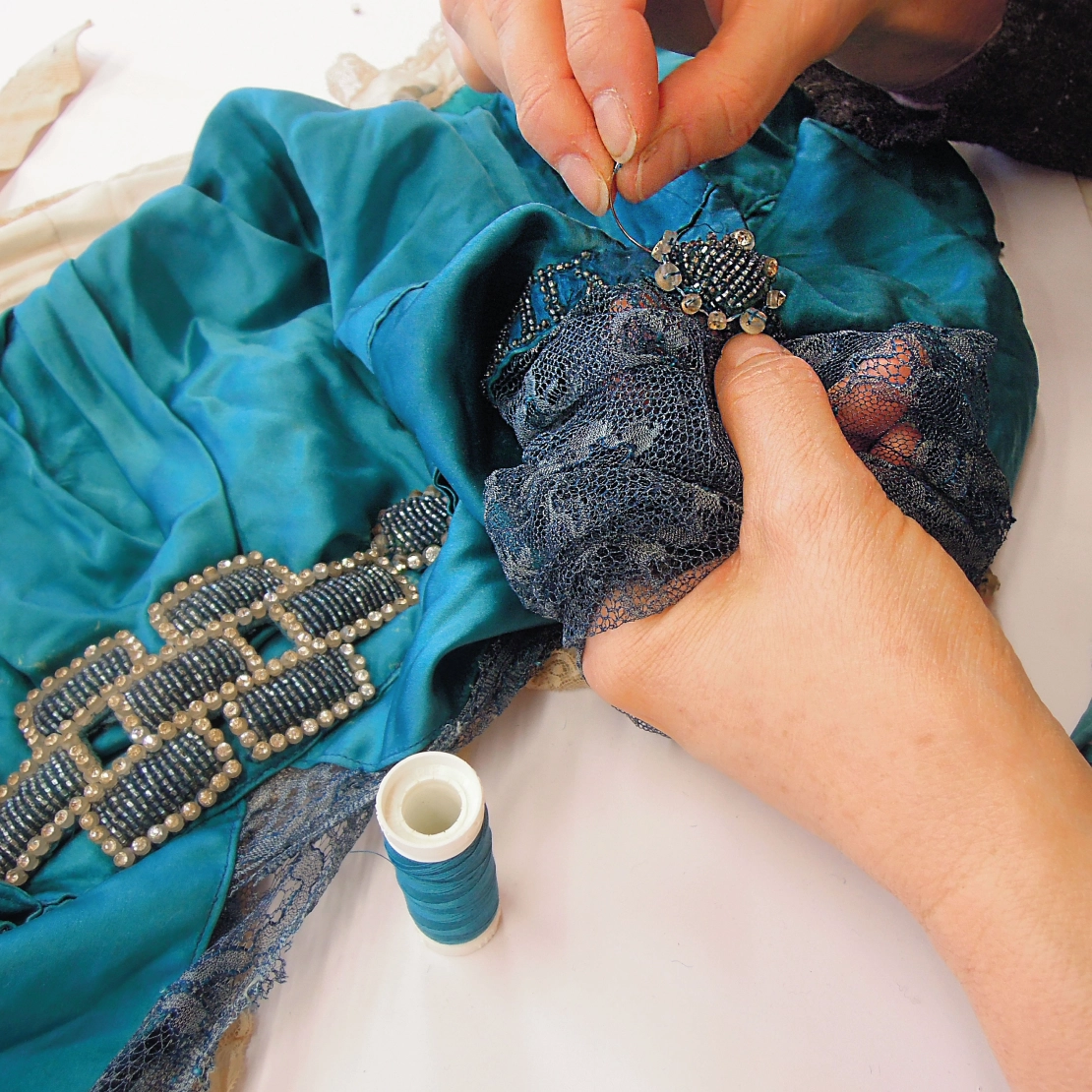 restauro abito per La Moda Racconta